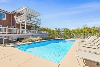 Image de Juniper Presents: Sunny Dunes Retreat w/ Pool, Hot Tub & Golf Carts