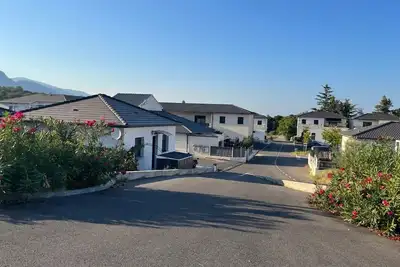 Image de Maison Mitoyenne de 80 m2 à 2 min de la mer et au centre de toutes commodités