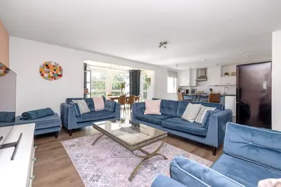 Image de Modern apartment near Saughton Rose Gardens