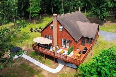 Image de Country Escape • HotTub • Stars • FirePit • Sauna • 2Kings • Arcade • Large Deck