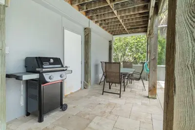 Image de Peaceful 3br Island Home with Private Pool – Walk to the Beach!