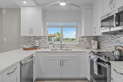 Image de Gulf-View Escape | Bright & Breezy 2br Condo Steps from the Beach