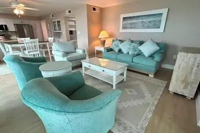 Image de Serene Garden-View Retreat | Remodeled 2br Condo Near the Beach
