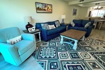 Image de Spacious 3br + Den Sanibel Retreat | Walk to Beach & Lighthouse