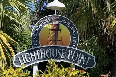 Image de Spacious 2br + Den Sanibel Escape | Steps to Beach, Pool & Lighthouse