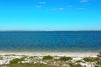 Image de Luxury Bayfront 2br Condo | Stunning Views, Pool, & Walk to Lighthouse