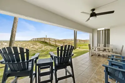 Image de Shipwatch A104 | Beachfront Luxury with Pool and Direct Access to the Sand