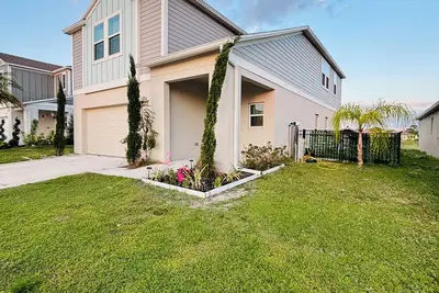 Image de Spacious 5-bedroom house in lovely Winter Haven with a stunning lake view.