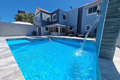 Spacious 5-bedroom villa with private Pool, Jacuzzi, Ac, WiFi, Bbq, in Sd Este
