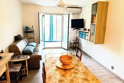 Image de Studio bien équipé avec terrasse à Sanary-sur-Mer