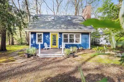 Image de Charlie's on Commanche - Charming cottage tucked away in Michiana close to the l