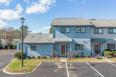 Image de Charming 3-bedroom townhome with 3 full baths, Community Pool!
