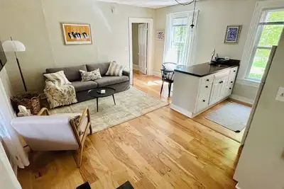 Image de Peaceful 1br ground floor with garden view - Simple, Stylish, Shelburne