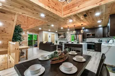 Image de New Cabin! - Hot Tub-Arcade-Secluded-Close to Dollywood-All Attractions!