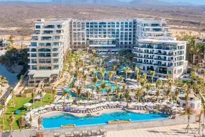 Image de Villa  la Valencia new five star resort located on the corridor