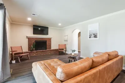 Image de Spacious 5br Retreat Near Lake Hefner – Sleeps 12 + 2 car Garage