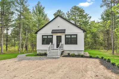 Image de Modern Rustic Cabin - Walk to Lake & Trails - With Fire Pit - Serene Escape