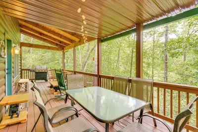 Image de Game Room & 3-Story Deck at Lake Hiwassee Hideaway