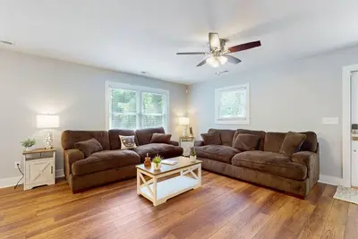 Image de Cozy home in Hendersonville with close proximity to local attractions