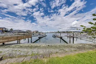 Image de Bay Views & Deck: Spacious Ferndale Family Home