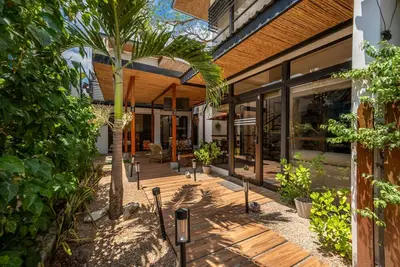 Image de Stylish jungle loft with private patio, shared pool, Bbq area & fast Wi-Fi