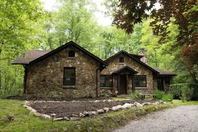 Image de Stonegate • Mountain Retreat•Sleeps 12 • 4br/4ba • 3+ acres of peace and quiet!