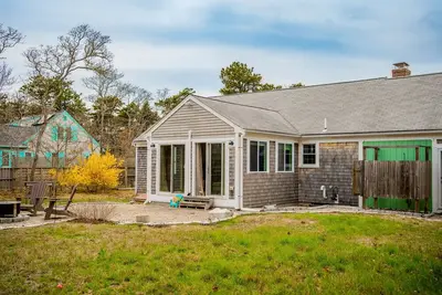 Image de Charming cape home near beach, town, bike path & shops | Central Ac