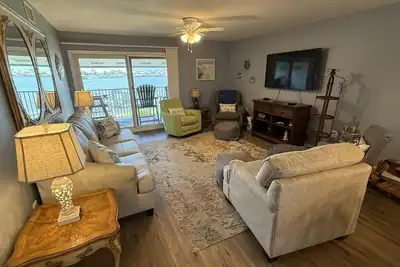 Image de Waterfront & Beach Access Pool Dock Fishing Shopping/Dining Snowbird Rates.