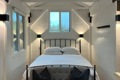 Image de Charming Tiny House in Malibu Mountains Vineyard area
