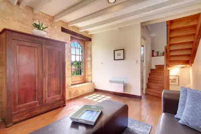 Image de Maisonnette Médiéval à Côté du Château avec Vue sur la Vallée!