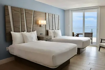 Image de A Slice of Paradise: Relax, Play, & Indulge in Unique St Pete Experience!