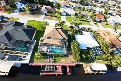 Image de Villa Victoria - Electric-Heated Pool Home on Gulf Access Canal - Swfl Rentals