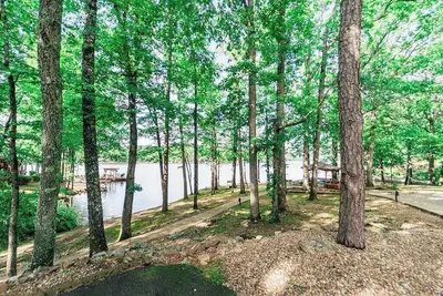 Image de Conveniently located with great view!