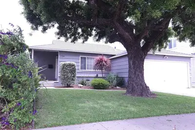 Image de 2-bedroom house in charming Long Beach 7 minutes from Long Beach Airport.