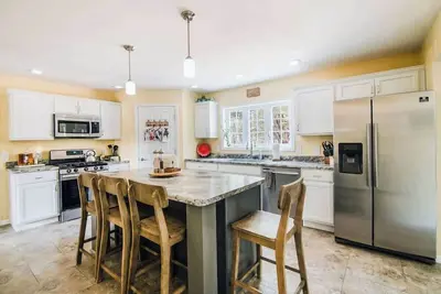 Image de Pond Creek Cottage, Tucked Away, Near Boyne Mount!