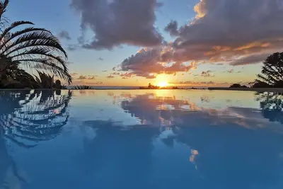 Image de Le Colibri d'Isa, havre de paix entre mer, montagne et forêt tropicale.
