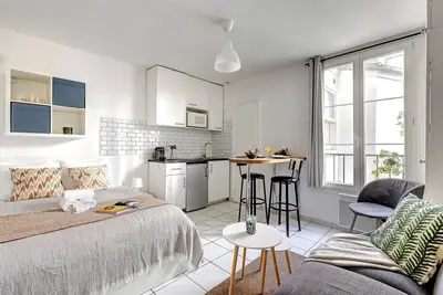 Image de BnBNook - Elegant Studio Near Eiffel and Champs de Mars
