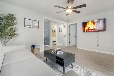 Image de Spartanburg Home w/ Bbq Grill, Fire Pit & King Size Bed