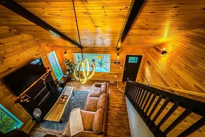 Image de Spacious 5-bedroom house with Hot Tub, Fire Pit, Ac, WiFi in charming Tobyhanna.