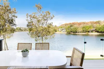 Image de Mediterranean Villa by the lake, 5 minutes to Burleigh Heads