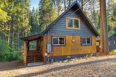Image de Creek Cabin - Fly-in Acres Lake Access - private Creek access with fire pit