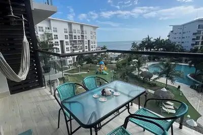 Image de Beachfront getaway : Swimming pools : The best sunsets : Caracol Beach