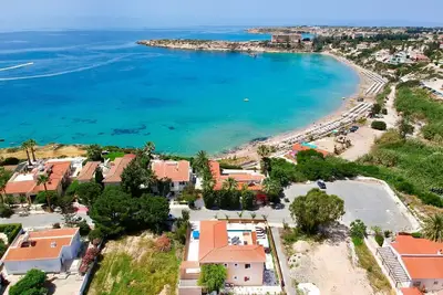 Image de 5 bedroom villa Sapphire with pool table. ping-pong table, private swimming pool in Coral Bay!