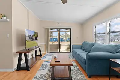 Image de Sunlit 2br w/ Lanai ~ Golf Cart Path