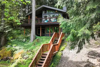 Image de Pondside Snowline Cabin: Private Hot Tub + Ski + Hike + Pool M-Th