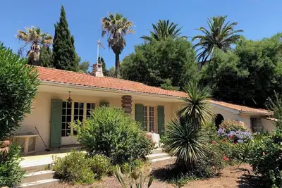 Image de Charmante villa avec piscine à 100 mètres de la plage à Boulouris