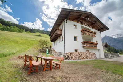 Appartement \"Hienerhof\" avec vue sur les montagnes, terrasse privée et Wi-Fi