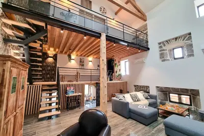 Image de Gîte de Charme 6 Pers avec Jardin et Spa à Champdieu