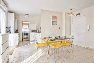 Image de Appartement lumineux avec balcon et piscine pour 5 personnes