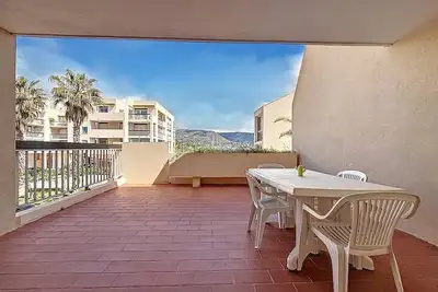 Image de Studio climatisé avec grande terrasse à Bormes